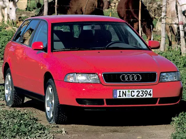 Audi A4 рестайлинг 1996, универсал, 1 поколение, B5 (08.1996 - 01.1999)