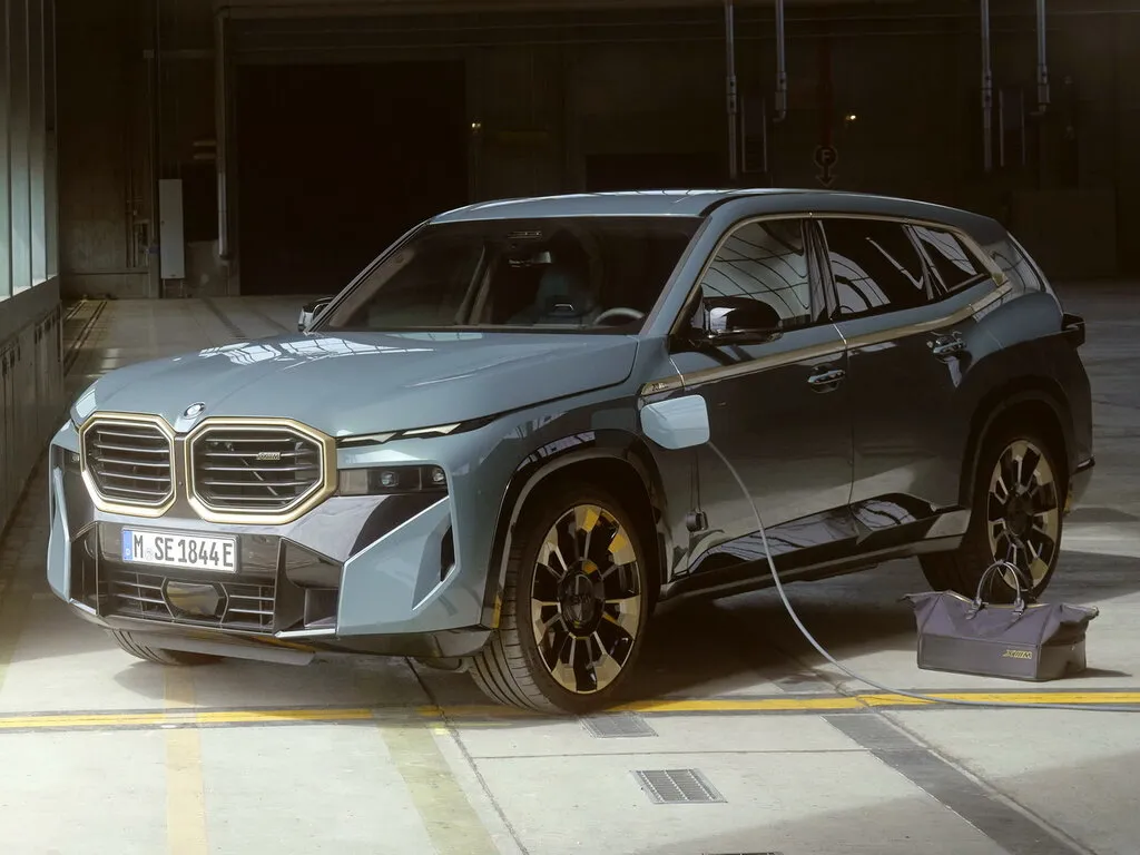 BMW XM 2022, джип/suv 5 дв., 1 поколение, G09 (09.2022 - н.в.)