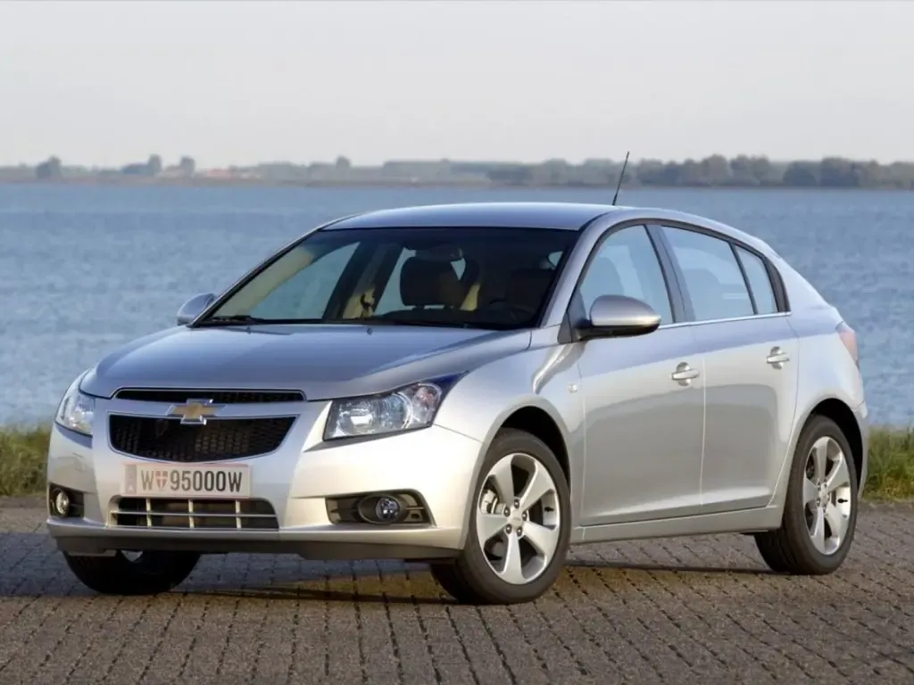 Chevrolet Cruze 2011, хэтчбек 5 дв., 1 поколение, J300 (08.2011 - 12.2012)