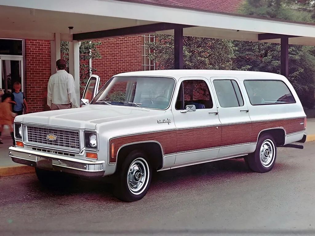 Chevrolet Suburban 1972, джип/suv 5 дв., 7 поколение (05.1972 - 06.1982)
