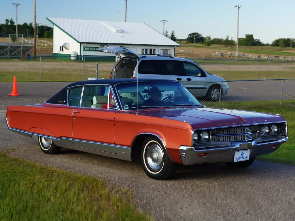 Chrysler New Yorker 3-й рестайлинг 1967, купе, 7 поколение, DC3-H (10.1967 - 09.1968)