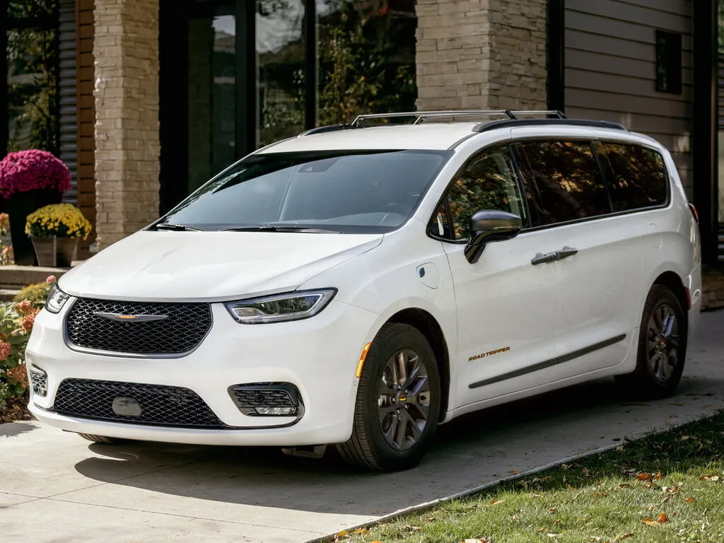 Chrysler Pacifica рестайлинг 2020, минивэн, 2 поколение, RU (02.2020 - н.в.)