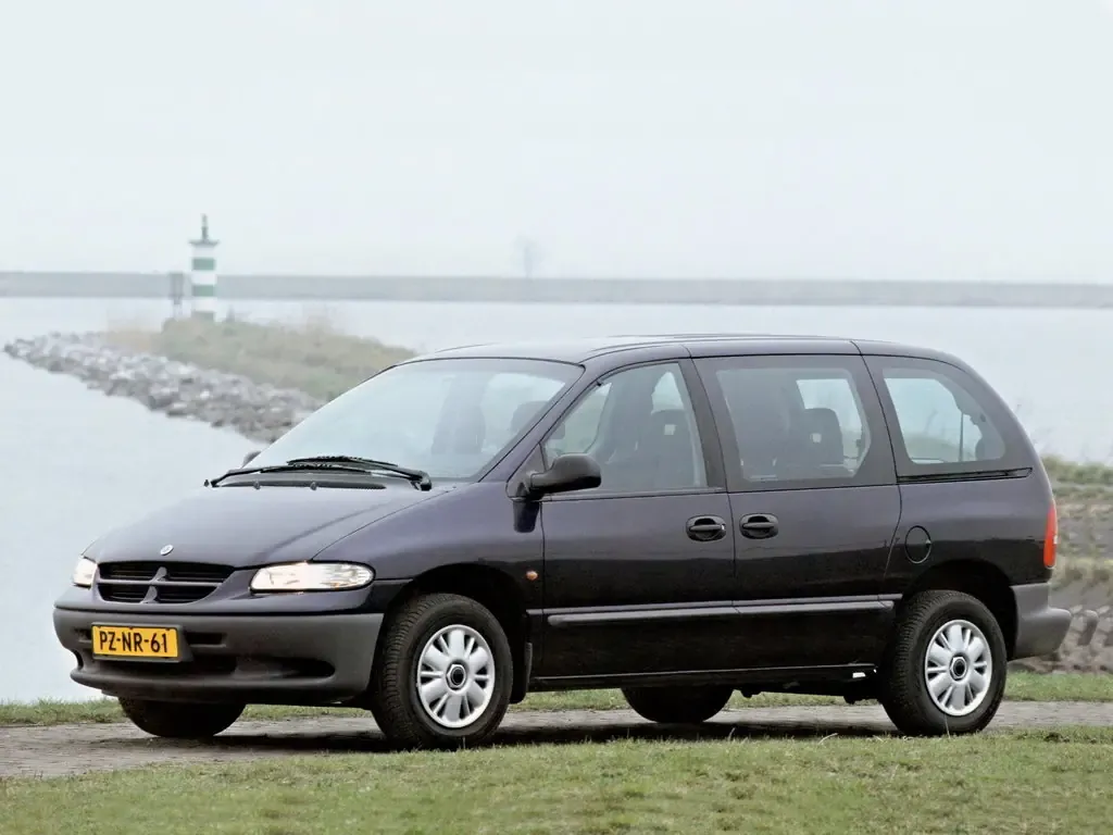 Chrysler Voyager 1995, минивэн, 3 поколение, GS (01.1995 - 09.2000)
