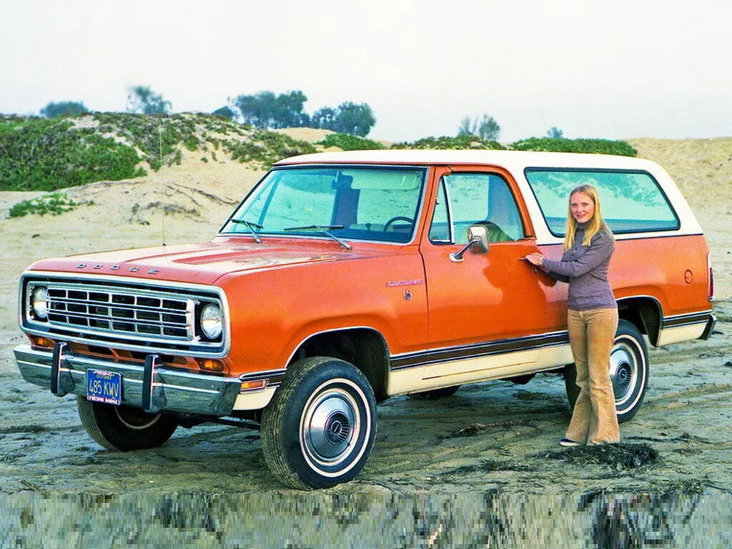 Dodge Ramcharger 1973, джип/suv 3 дв., 1 поколение (03.1973 - 07.1976)