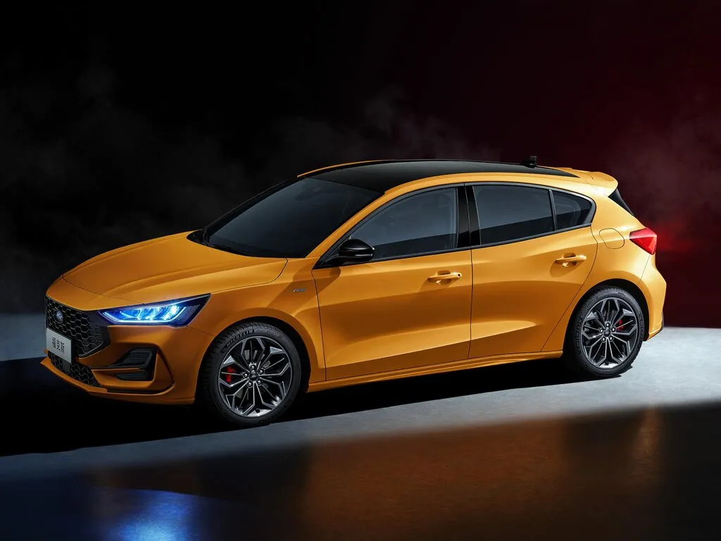 Ford Focus рестайлинг 2022, хэтчбек 5 дв., 4 поколение, IV (06.2022 - 06.2024)