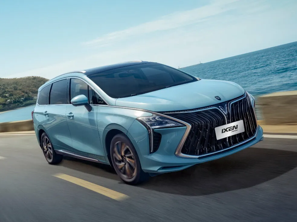 Forthing M4 Yacht 2022, минивэн, 1 поколение (04.2022 - н.в.)