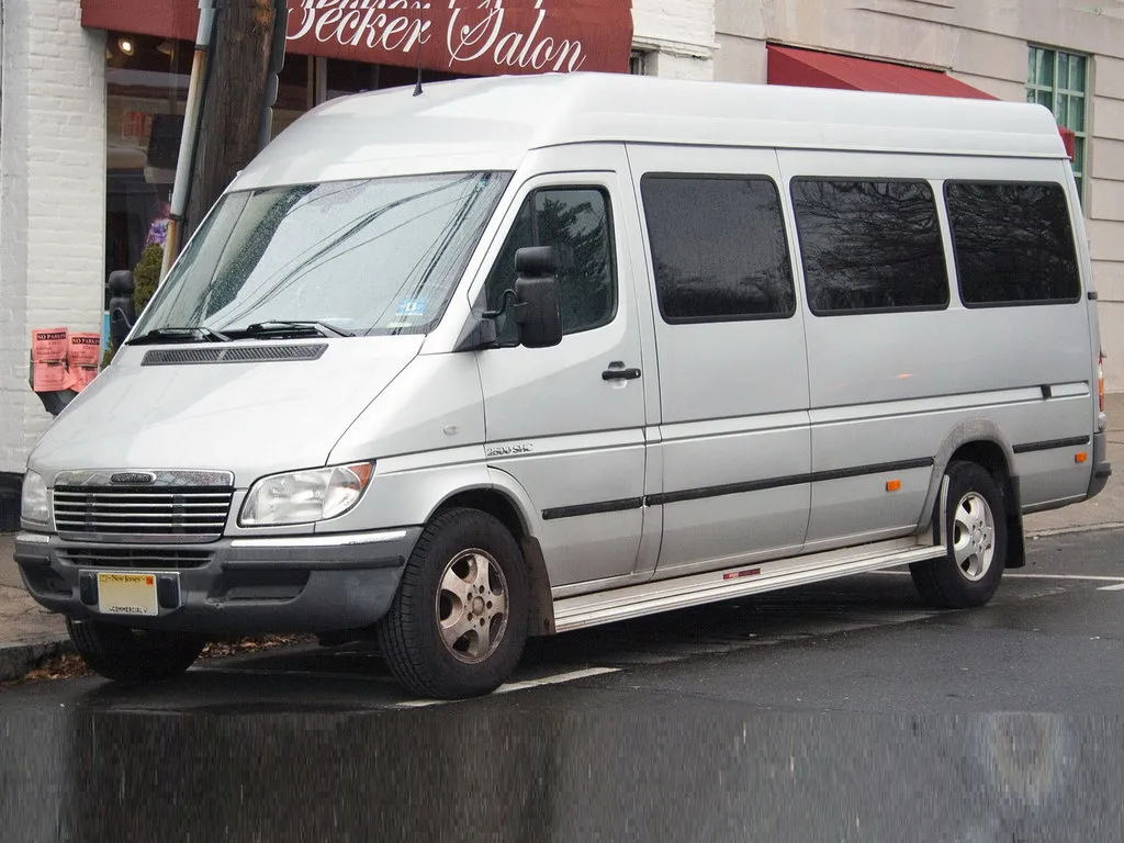 Freightliner Sprinter 2001, автобус, 1 поколение (05.2001 - 10.2006)