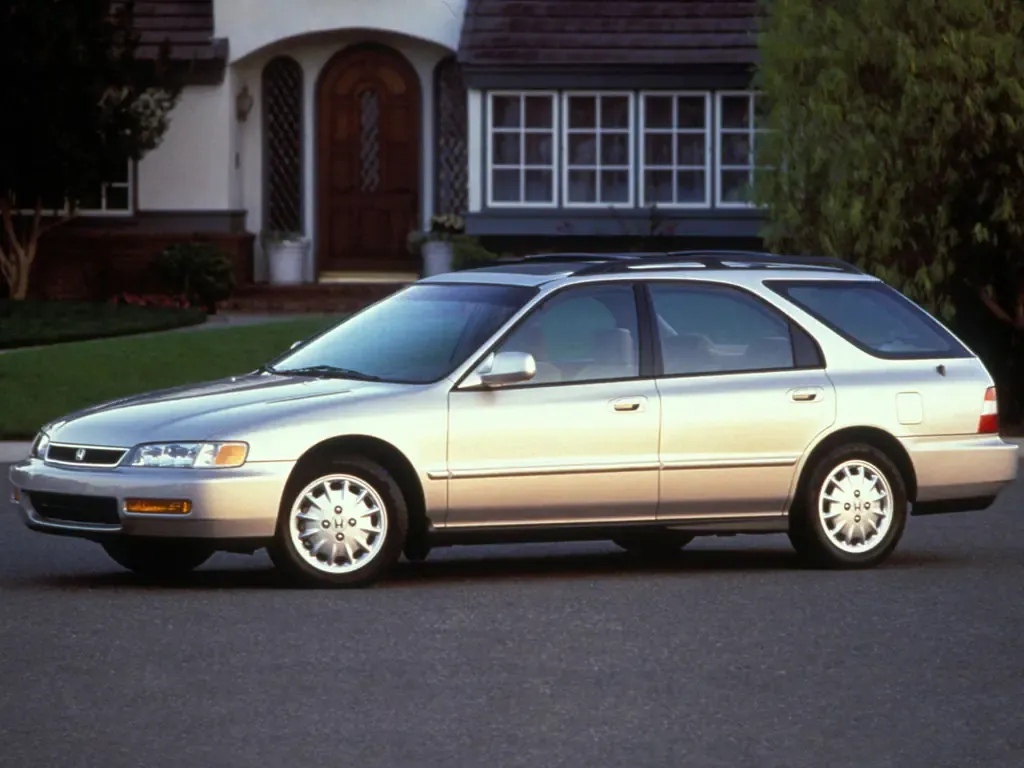 Honda Accord рестайлинг 1995, универсал, 5 поколение, CE (08.1995 - 09.1997)