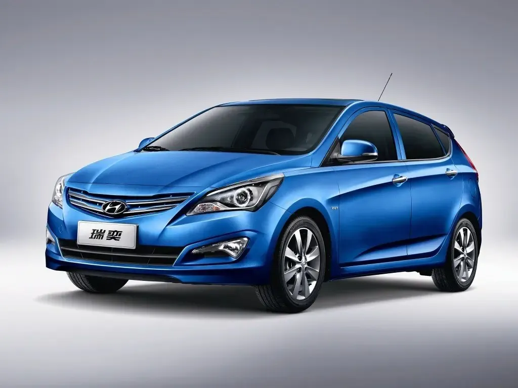 Hyundai Verna рестайлинг 2014, хэтчбек 5 дв., 4 поколение, RB (03.2014 - 10.2016)