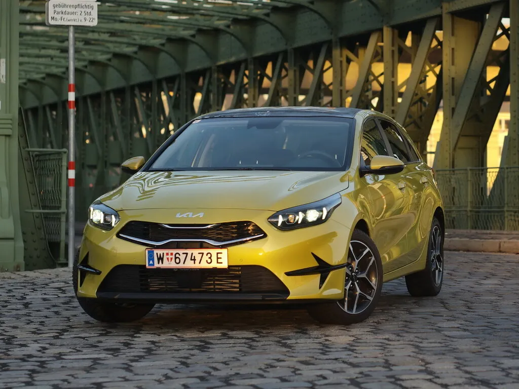Kia Ceed рестайлинг 2021, хэтчбек 5 дв., 3 поколение, CD (08.2021 - н.в.)