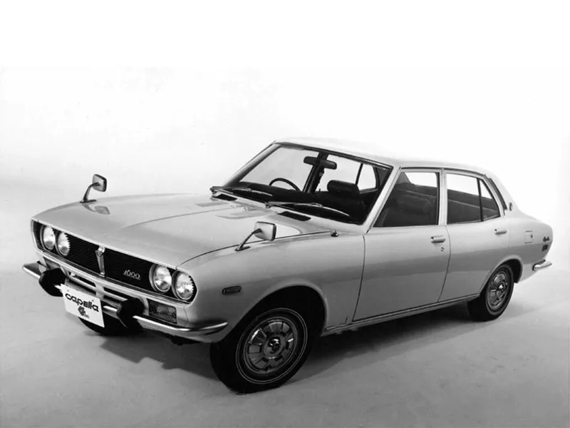 Mazda Capella рестайлинг 1971, седан, 1 поколение, SNA, S122A, SU2A (10.1971 - 01.1974)
