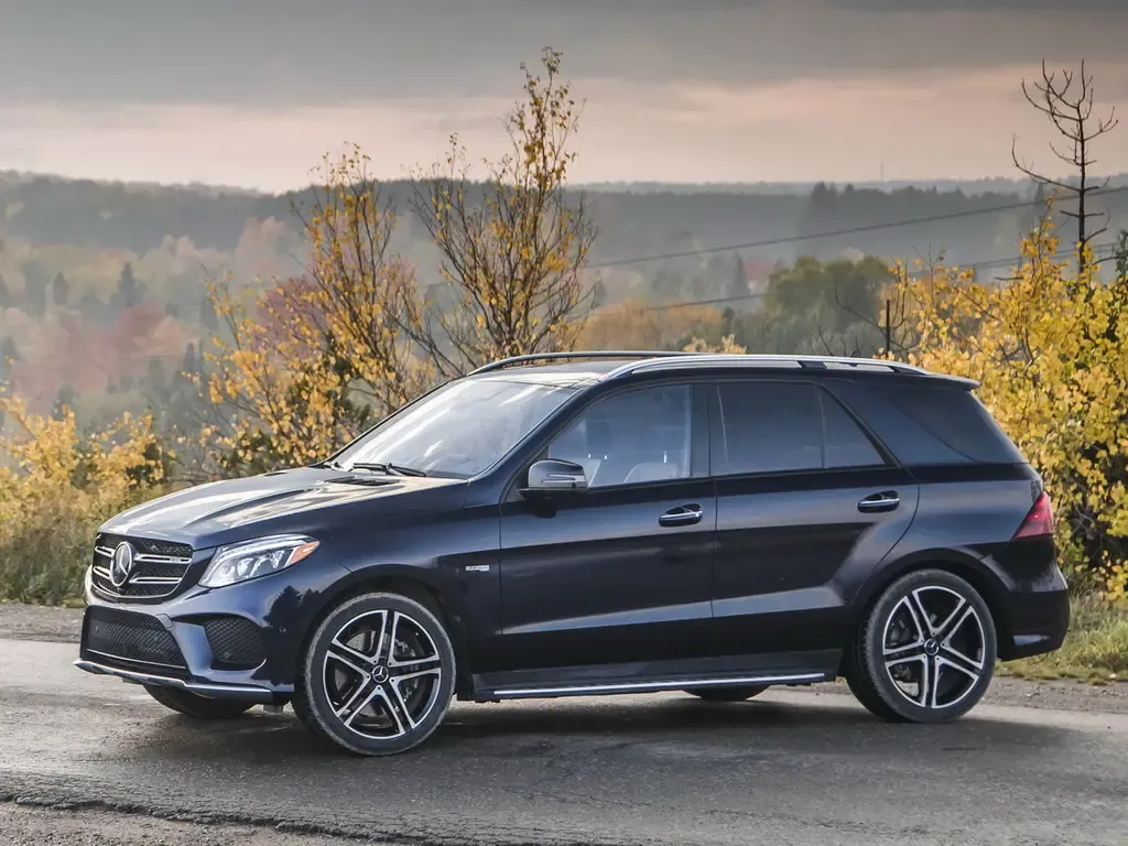 Mercedes-Benz GLE-Class 2015, джип/suv 5 дв., 1 поколение, W166 (03.2015 - 09.2018)