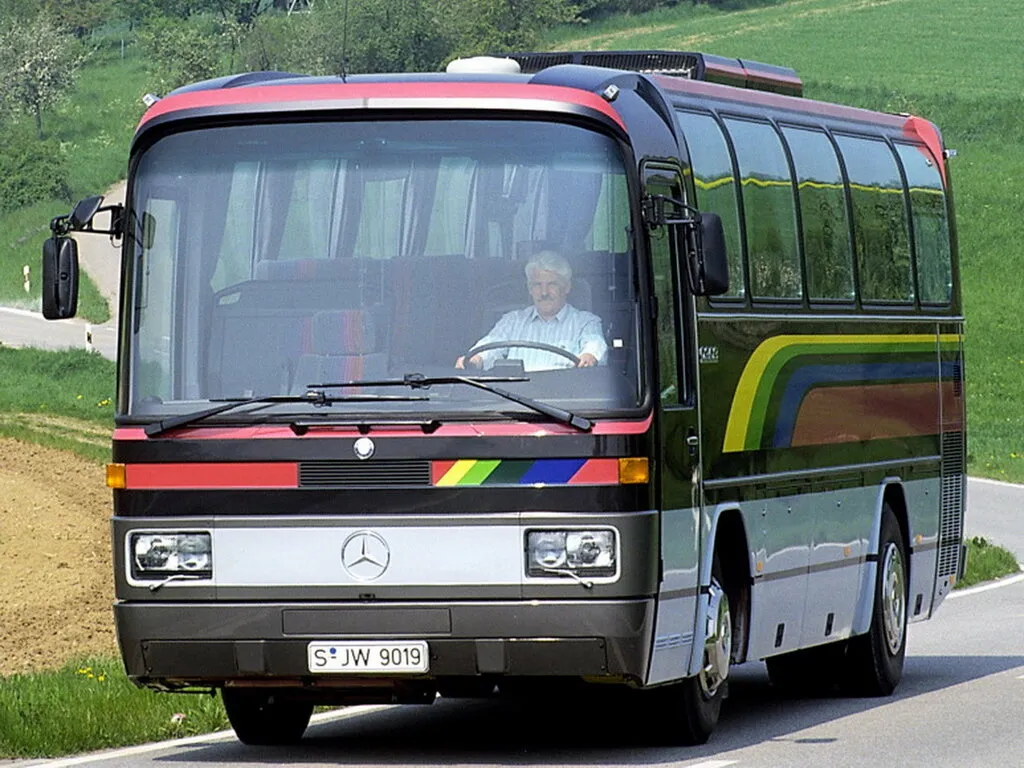Mercedes-Benz O 303 рестайлинг 1979, автобус, 1 поколение (07.1979 - 08.1992)