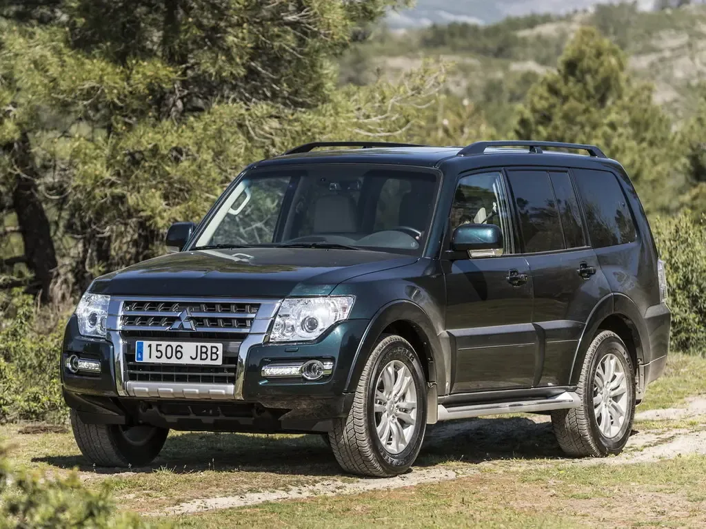 Mitsubishi Montero 2-й рестайлинг 2014, джип/suv 5 дв., 4 поколение, V90 (02.2014 - 08.2018)