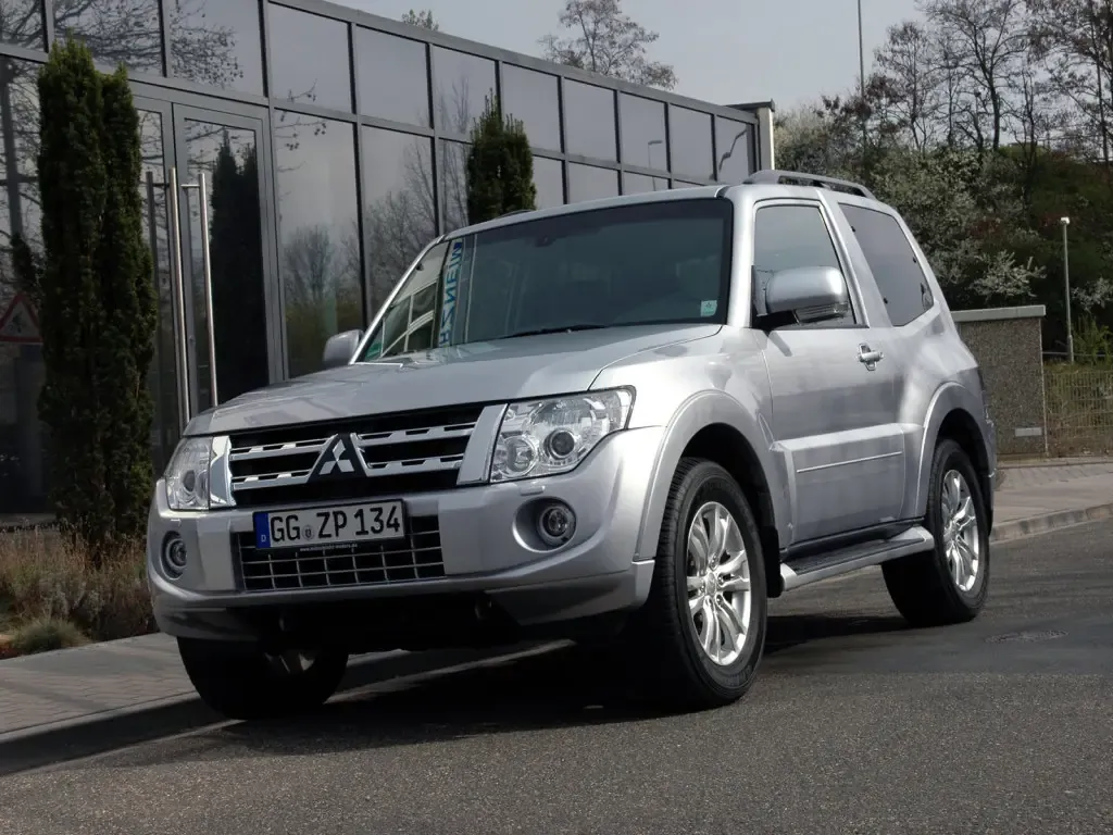 Mitsubishi Pajero рестайлинг 2011, джип/suv 3 дв., 4 поколение, V80 (09.2011 - 07.2014)