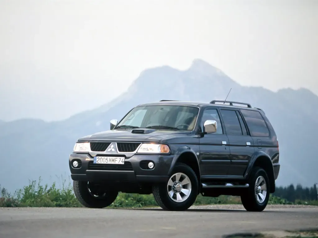Mitsubishi Pajero Sport рестайлинг 2004, джип/suv 5 дв., 1 поколение (09.2004 - 08.2008)