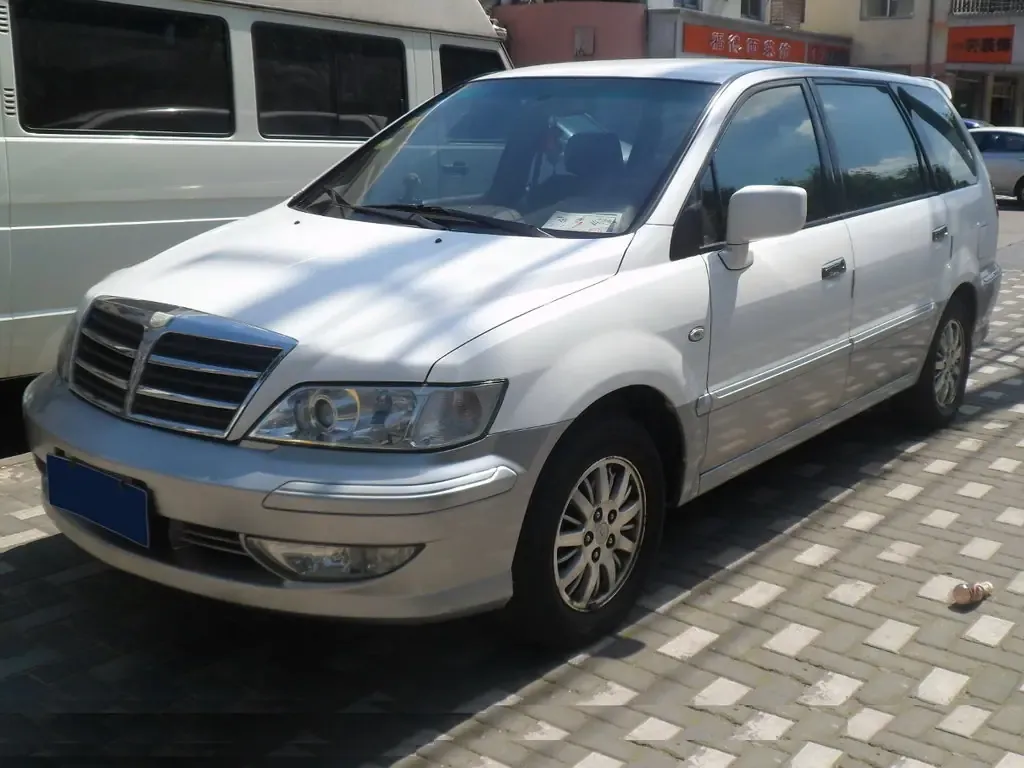 Mitsubishi Savrin 2001, минивэн, 1 поколение (01.2001 - 01.2004)