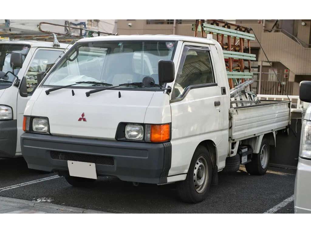 Mitsubishi Delica Van 2-й рестайлинг 1994, бортовой грузовик, 3 поколение (05.1994 - 10.1999)
