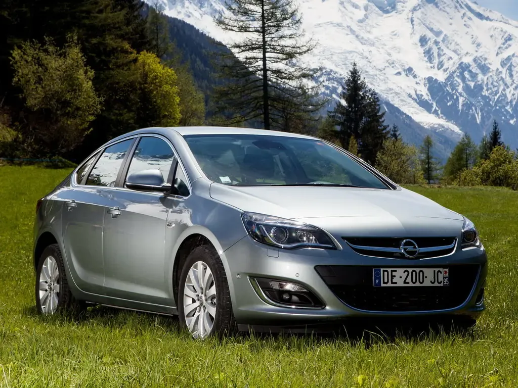 Opel Astra рестайлинг 2012, седан, 4 поколение, J (09.2012 - 09.2015)