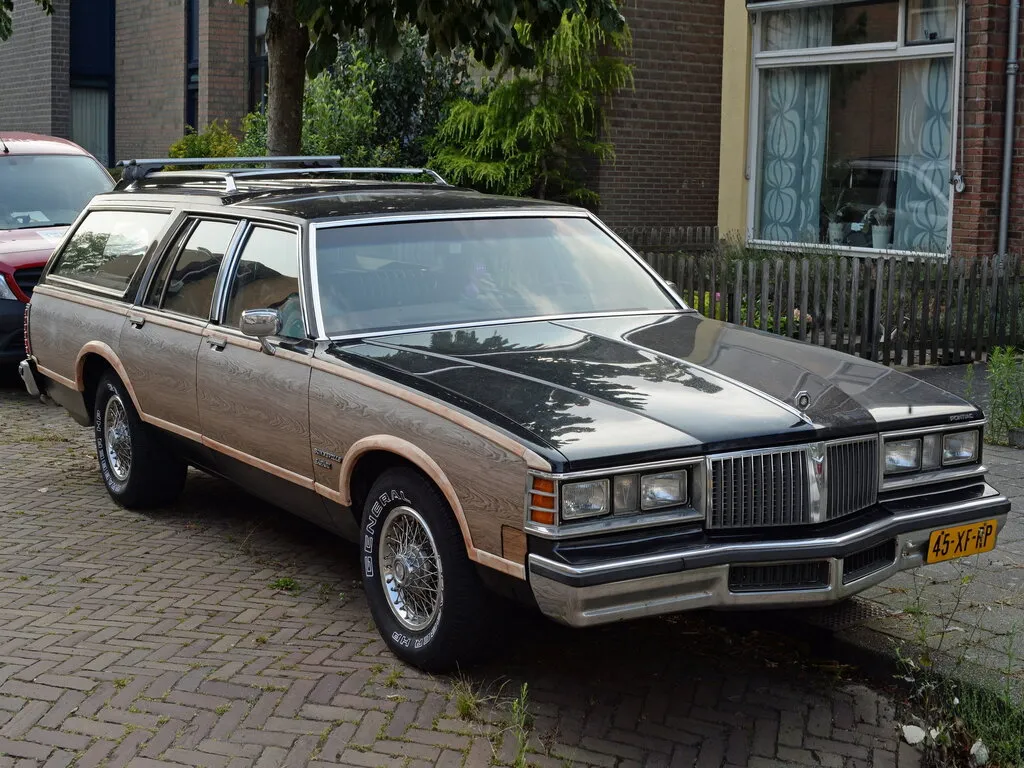 Pontiac Bonneville 3-й рестайлинг 1980, универсал, 7 поколение (09.1980 - 09.1981)