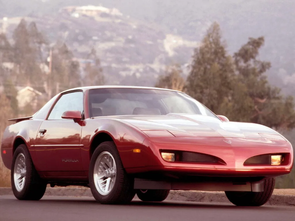 Pontiac Firebird 2-й рестайлинг 1990, хэтчбек 3 дв., 3 поколение (05.1990 - 06.1992)