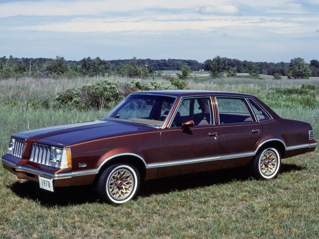 Pontiac Grand Am 1977, седан, 2 поколение (10.1977 - 09.1979)