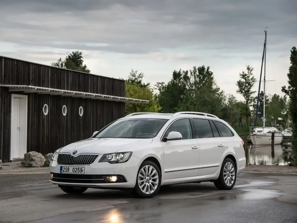 Skoda Superb рестайлинг 2013, универсал, 2 поколение, B6 (08.2013 - 01.2015)