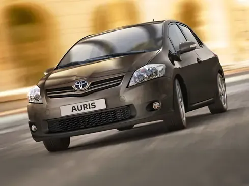 Toyota Auris рестайлинг 2010, хэтчбек 3 дв., 1 поколение, E150 (07.2010 - 11.2012)