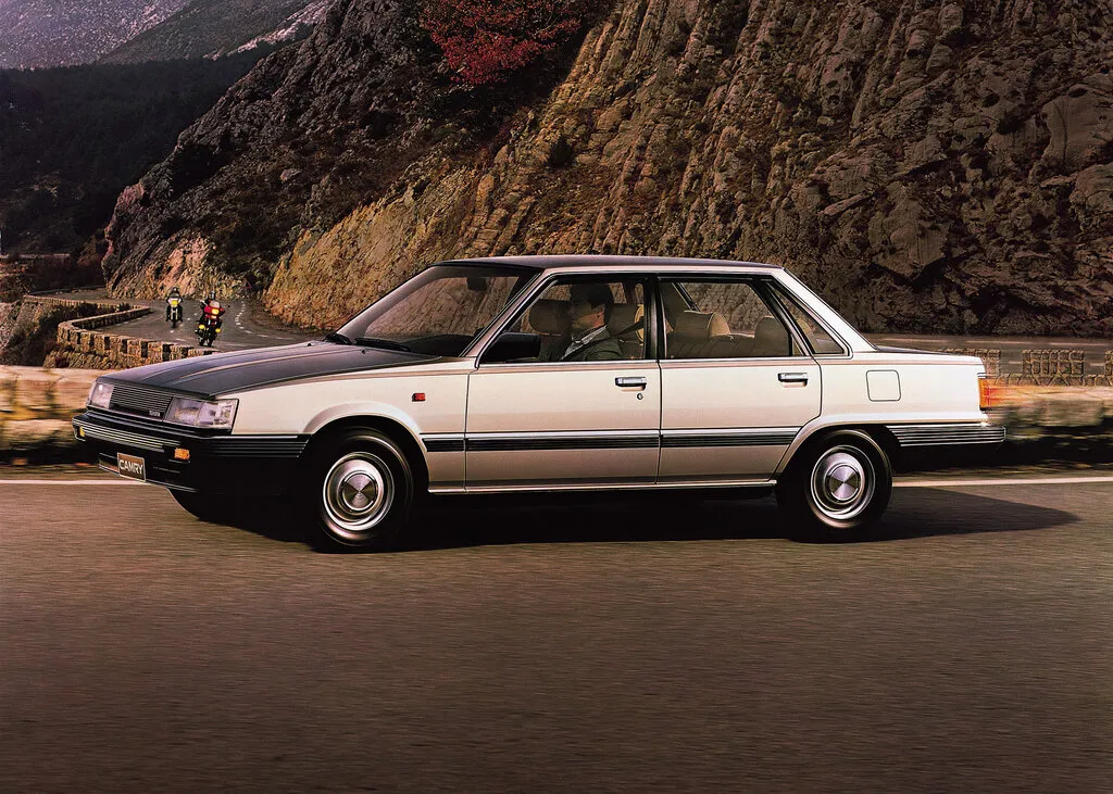 Toyota Camry рестайлинг 1984, седан, 1 поколение, V10 (06.1984 - 06.1986)