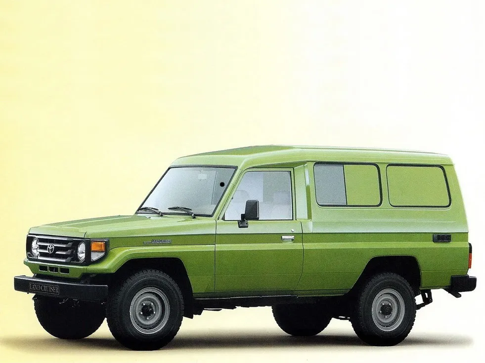 Toyota Land Cruiser 2-й рестайлинг 1999, цельнометаллический фургон, 8 поколение, J70 (08.1999 - 01.2007)