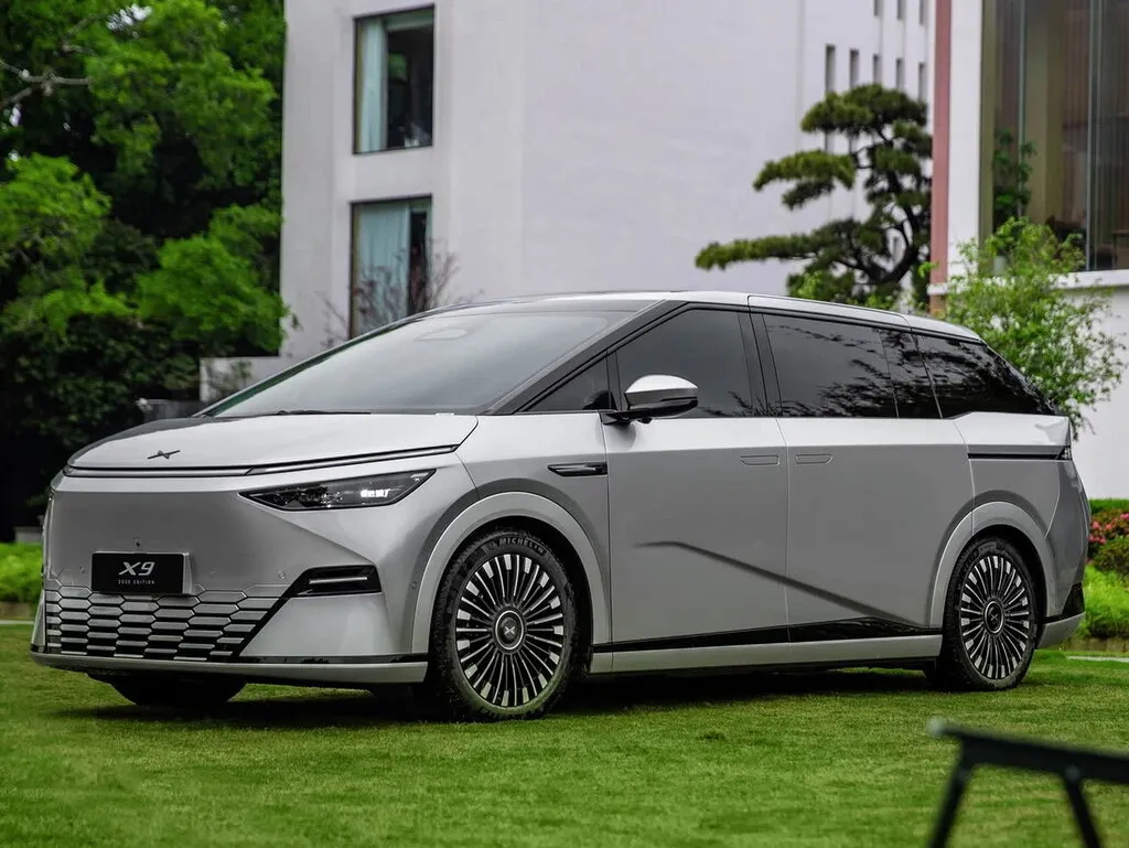 Xpeng X9 рестайлинг 2025, минивэн, 1 поколение (04.2025 - н.в.)